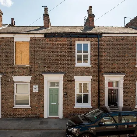 Stylish, Centrally Located Terrace - Pass The Key * York