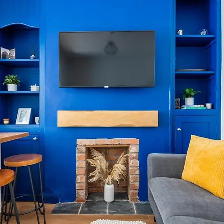 3 Hampden Street Stylish, 2-bed Terrace With Parking - Pass The Keys *