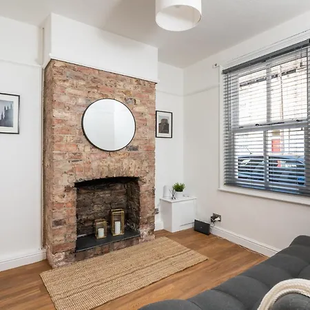 Feriehus 3 Hampden Street Stylish, 2-bed Terrace With Parking - Pass The Keys *