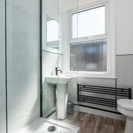 3 Hampden Street Stylish, 2-bed Terrace With Parking - Pass The Keys Feriehus