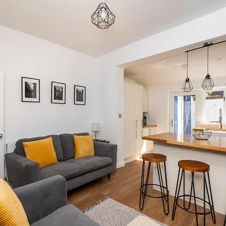 3 Hampden Street Stylish, 2-bed Terrace With Parking - Pass The Keys *