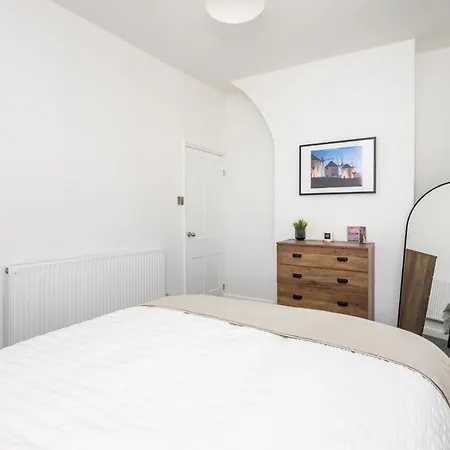 3 Hampden Street Stylish, 2-bed Terrace With Parking - Pass The Keys * York