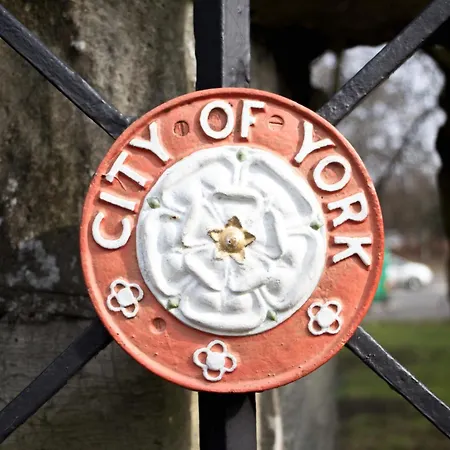 3 Hampden Street Stylish, 2-bed Terrace With Parking - Pass The Keys *