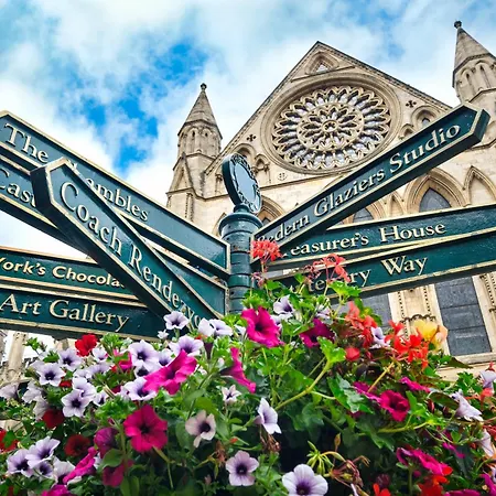 Vakantiehuis 3 Hampden Street Stylish, 2-bed Terrace With Parking - Pass The Keys