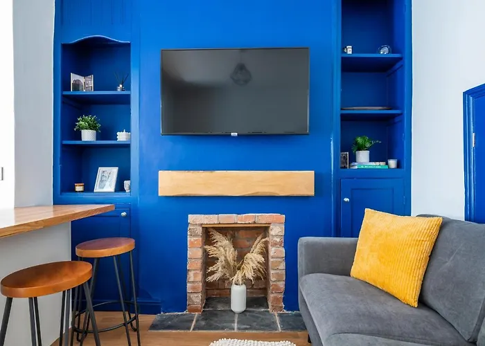 3 Hampden Street Stylish, 2-bed Terrace With Parking - Pass The Keys *