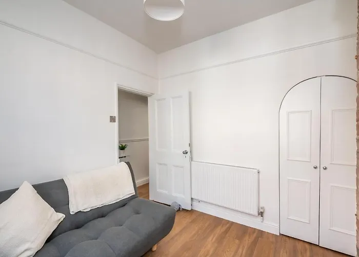 3 Hampden Street Stylish, 2-bed Terrace With Parking - Pass The Keys York