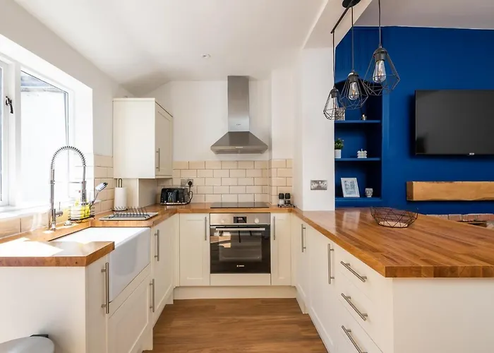 3 Hampden Street Stylish, 2-bed Terrace With Parking - Pass The Keys