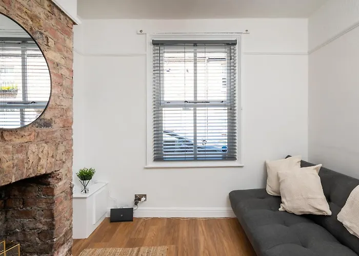 3 Hampden Street Stylish, 2-bed Terrace With Parking - Pass The Keys Casa vacanze *
