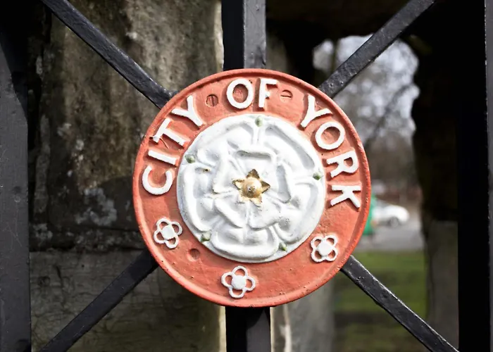 3 Hampden Street Stylish, 2-bed Terrace With Parking - Pass The Keys *