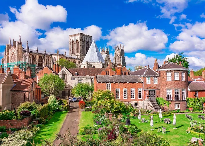 3 Hampden Street Stylish, 2-bed Terrace With Parking - Pass The Keys Casa vacanze York